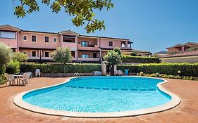 House In Residence With Swimming Pool 2 Km From The Sea
